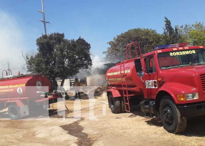 ince-nu-3 Foto: Incendio en una finca de Carretera Nueva a León / TN8