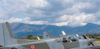 Fuego en el cielo de Italia tras choque de dos aviones de la Fuerza Aérea