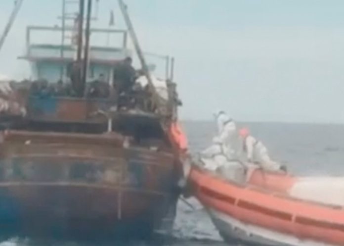 italia2 Rescatan a más de 1,300 migrantes varados en las costas de Italia