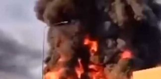 Inmensas llamas provocadas por un incendio devoran planta química en Italia