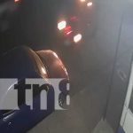 ¿No se le apartó? Choca con camioneta estacionada en Juigalpa (VIDEO) Foto: Camioneta impacta con un carro estacionado en Juigalpa, Chontales / TN8