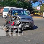 Imprudencia de taxista deja a un motociclista herido en la Miguel Gutiérrez, Managua Imprudencia de taxista deja a un lesionado en la Miguel Gutiérrez, Managua