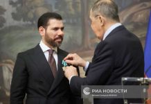 Rusia otorga condecoración al Compañero Laureano Ortega Murillo y la Embajadora Alba Torres Rusia otorga condecoración al Compañero Laureano Ortega Murillo y la Embajadora Alba Torres