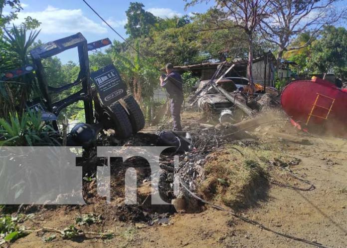 mela-2 Foto: Accidente de tránsito en Carretera Sur con cisterna / TN8