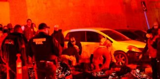 Migrantes exigen justicia tras mortal incendio en México¡"No somos perros"!