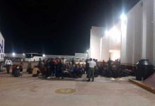«Coyotes» abandonan a más de cien niños en una carretera de Veracruz, México "Coyotes" abandonan a más de cien niños en una carretera de Veracruz, México