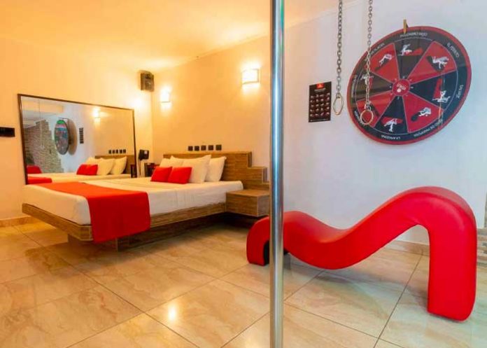 Golpea a su ex al descubrirlo con su nueva novia en hotel