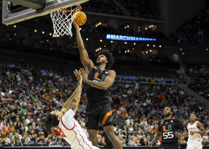 Norchad Omier importante para Miami Hurricanes