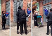 «Con ramo de flores y osos gigantes» chica sorprende a su novio en su cumple Joven da sorpresa a su novio con dos osos gigantes