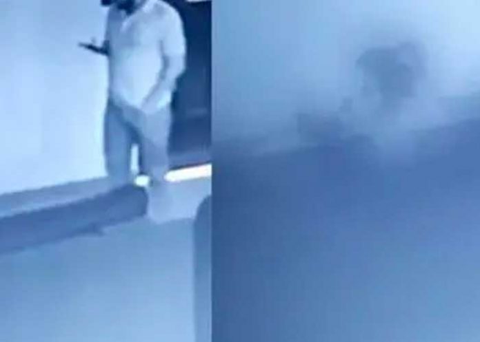 pare3 Estudiantes fueron captados teniendo intimidad dentro de universidad