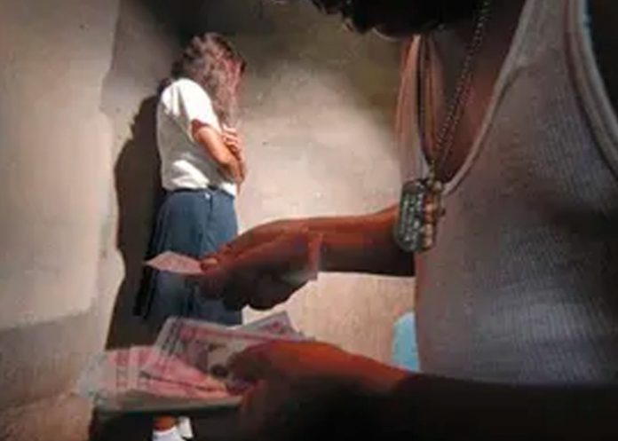 paris1 Capturan a desalmada mujer que vendió a su hija a un anciano en París