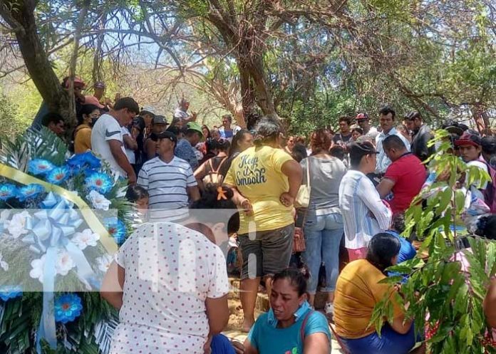 Foto: Llanto y dolor por muerte de pareja en la Cuesta El Plomo / TN8