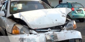 Múltiple colisión por no guardar la distancia en semáforos del Armando Guido