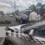 «Me llevé el susto de mi vida»: Motorizado choca con taxi en Managua Foto: Fuerte accidente en el sector del Puente El Edén, Managua / TN8
