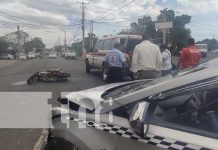 «Me llevé el susto de mi vida»: Motorizado choca con taxi en Managua Foto: Fuerte accidente en el sector del Puente El Edén, Managua / TN8