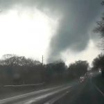 Miles de personas sin electricidad por el azote de tornados en Texas Miles de personas sin electricidad por el azote de tornados en Texas