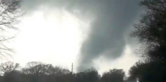 Miles de personas sin electricidad por el azote de tornados en Texas