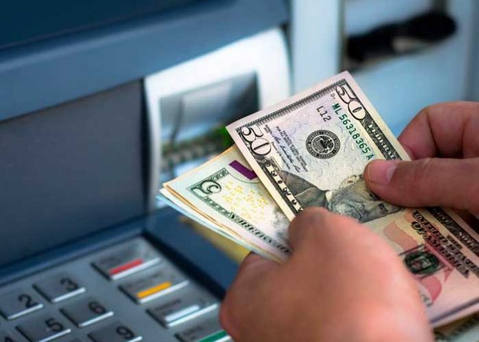 Joven fue asaltado por su padre en Reino Unido