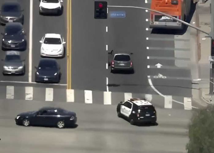 1 Foto: Al estilo GTA un sospechoso asesino protagoniza una persecución policial en Los Ángeles / Cortesía