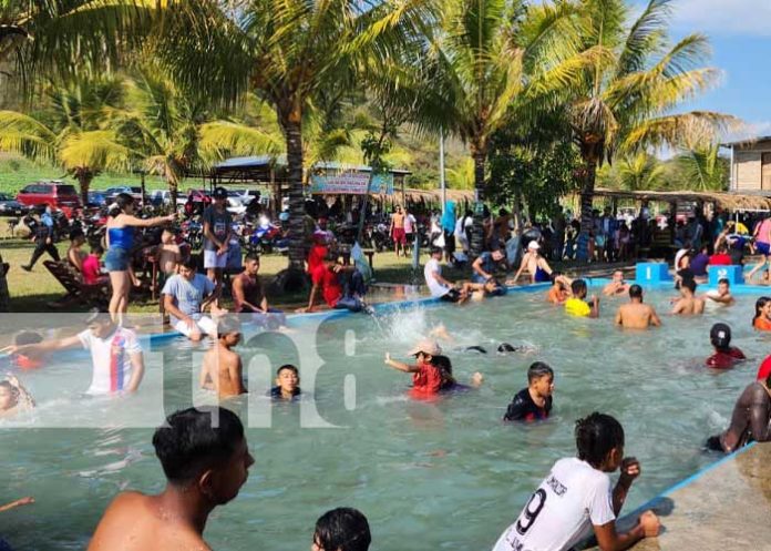Foto: Familias de Jalapa despiden las vacaciones con un «Chapuzón» / TN8