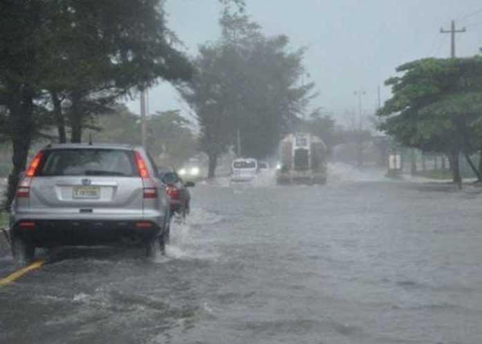 Continúan en alerta 12 provincias dominicanas por vaguada