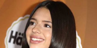 Ángela Aguilar da el último adiós a Julián Figueroa cantando tema de Joan Sebastian