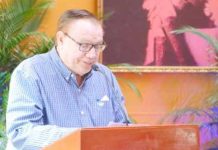 El Dr. Jorge Eduardo Arellano realizó un discurso desde el MINED