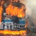 Incendio inexplicable consumió un bus en Nueva Guinea Incendio inexplicable consumió un bus en Nueva Guinea