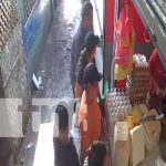 Hombre se «tamalea» 50 lbs. de queso en el Iván Montenegro y se da a la fuga (Video) Hombre se "tamalea" 50 lbs. de queso en el Iván Montenegro y se da a la fuga (Video)