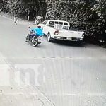Imprudencia peatonal casi le cuesta la vida a una menor en Jalapa Imprudencia peatonal casi le cuesta la vida a una menor en Jalapa