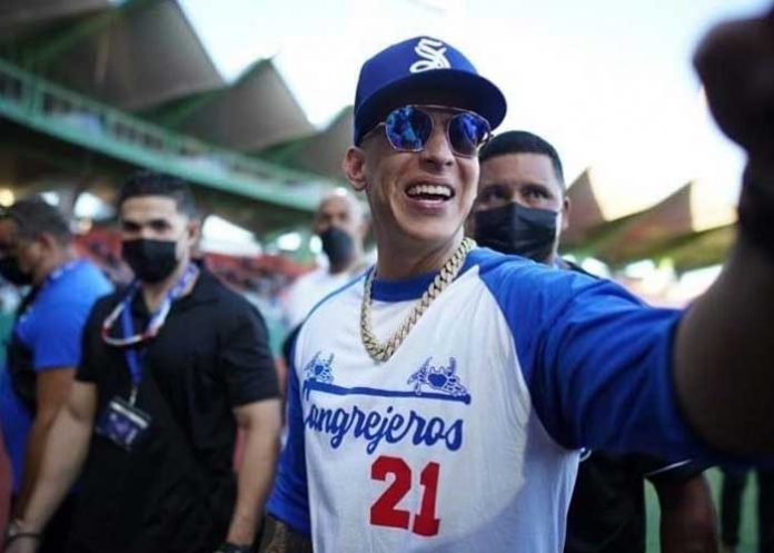 1 Daddy Yankee confiesa su admiración por Roberto Clemente