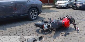 Motociclista catapultado por escaparse de delincuentes que lo querían asaltar