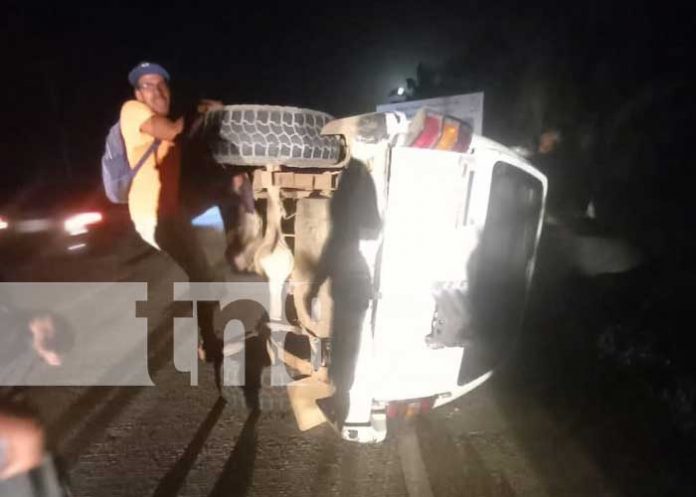 Un vehículo terminó volcado cuando llevaba 10 personas abordo en Kukra Hill