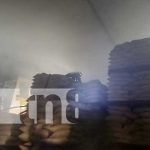 Fuerte incendio en una fábrica productora de harina en Granada Foto: Fuerte incendio de una bodega productora de harina en Granada / TN8