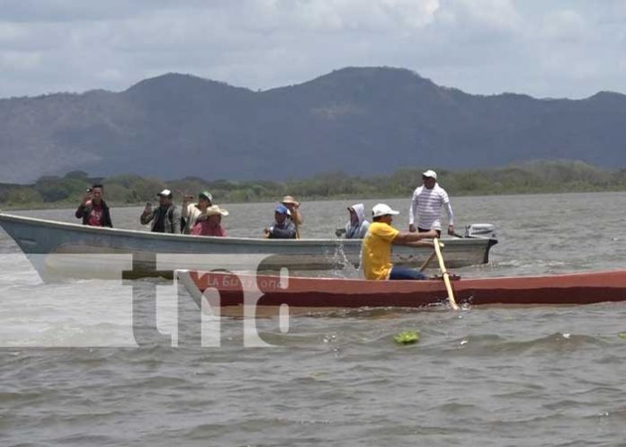 Foto: Realizan competencia de botes de remo en la playa El Maneadero en San Lorenzo / TN8
