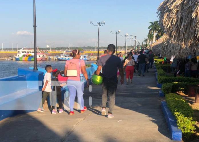 Foto: Familias finalizan sus vacaciones de Semana Santa en el Puerto Salvador Allende / TN8