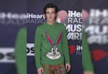 Apareció Drake Bell ¡Cabeza de gallina! olvidó su celular en su carro