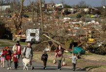 Son 24 los fallecidos por tornados y fuertes tormentas en EEUU Son 24 los fallecidos por tornados y fuertes tormentas en EEUU