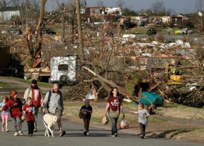 2 Son 24 los fallecidos por tornados y fuertes tormentas en EEUU