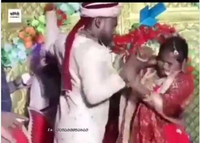 Pareja de recién casados se pelean tras darse el “sí, acepto”