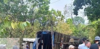 Foto: Camión termina volcado en una de las carreteras de Jalapa / TN8