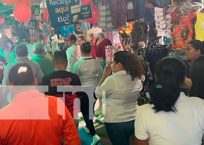 2 Autoridades de COMMEMA realizan recorrido por el Mercado Israel Lewites