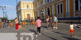 Granada enamora a los turistas en Semana Santa