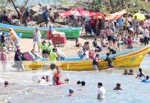 Reporte: 23 muertos por sumersión durante Semana Santa en Nicaragua Veraneantes disfrutan sus vacaciones en las playas de Corinto, Chinandega