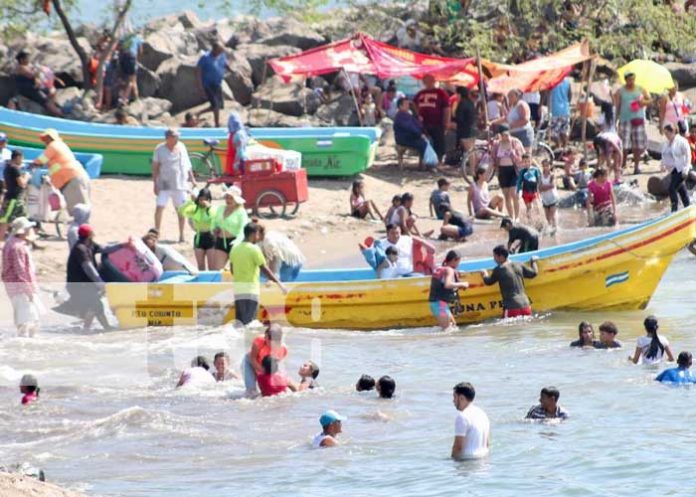 3 Veraneantes disfrutan sus vacaciones en las playas de Corinto, Chinandega