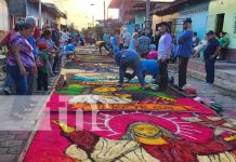 Viernes Santo: Realizan alfombras pasionarias en León Foto: Viernes Santo: Realizan alfombras pasionarias en León / TN8