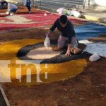 Foto:Elaboran tradicionales alfombras pasionarias en Jinotepe, Carazo / TN8