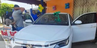 Nuevecito de paquete: Lotería Nacional entrega vehículo