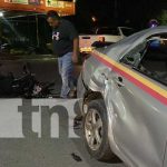 Motociclista lesionado tras estrellarse en un costado de un taxi en Juigalpa Foto: Motociclista lesionado tras estrellarse en un costado de un taxi en Juigalpa / TN8