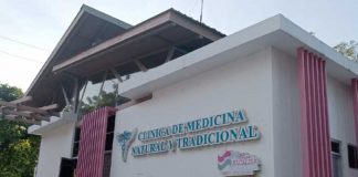 Delegación del gobierno visita Clínica de Medicina Natural y Tradicional de Managua